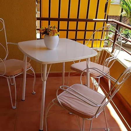 Cosy 3 Bedroom In Los Cristianos Apartment Guincho (Tenerife)